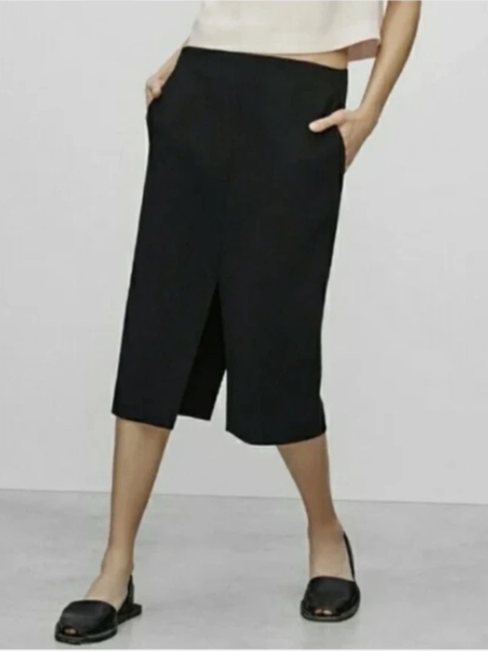 Aritzia Babaton Black Jax Dual Slit Skirt with Pockets In Excellent Condition